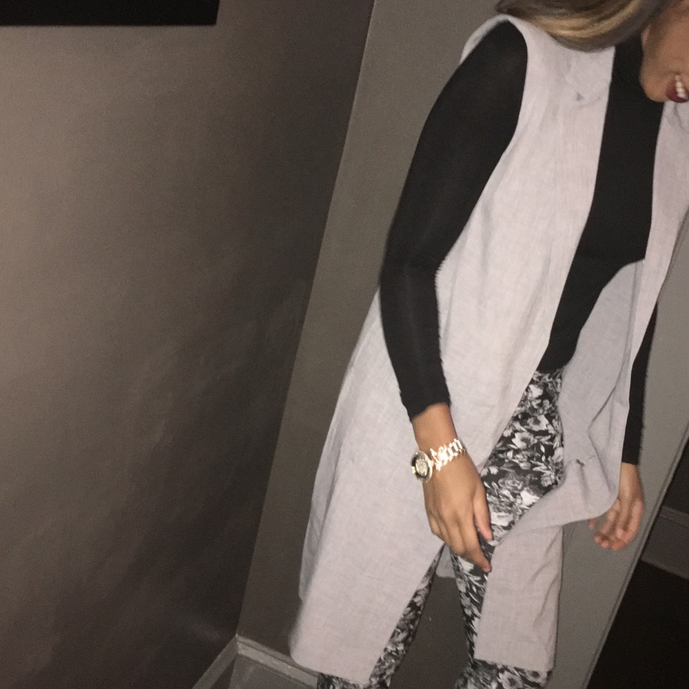 Gray vest - Picture 2 of 2
